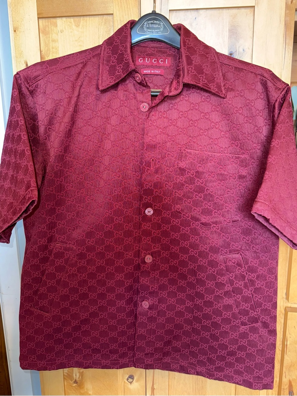 Gucci Men's Short Sleeve Logo-Pattern Shirt in Burgundy